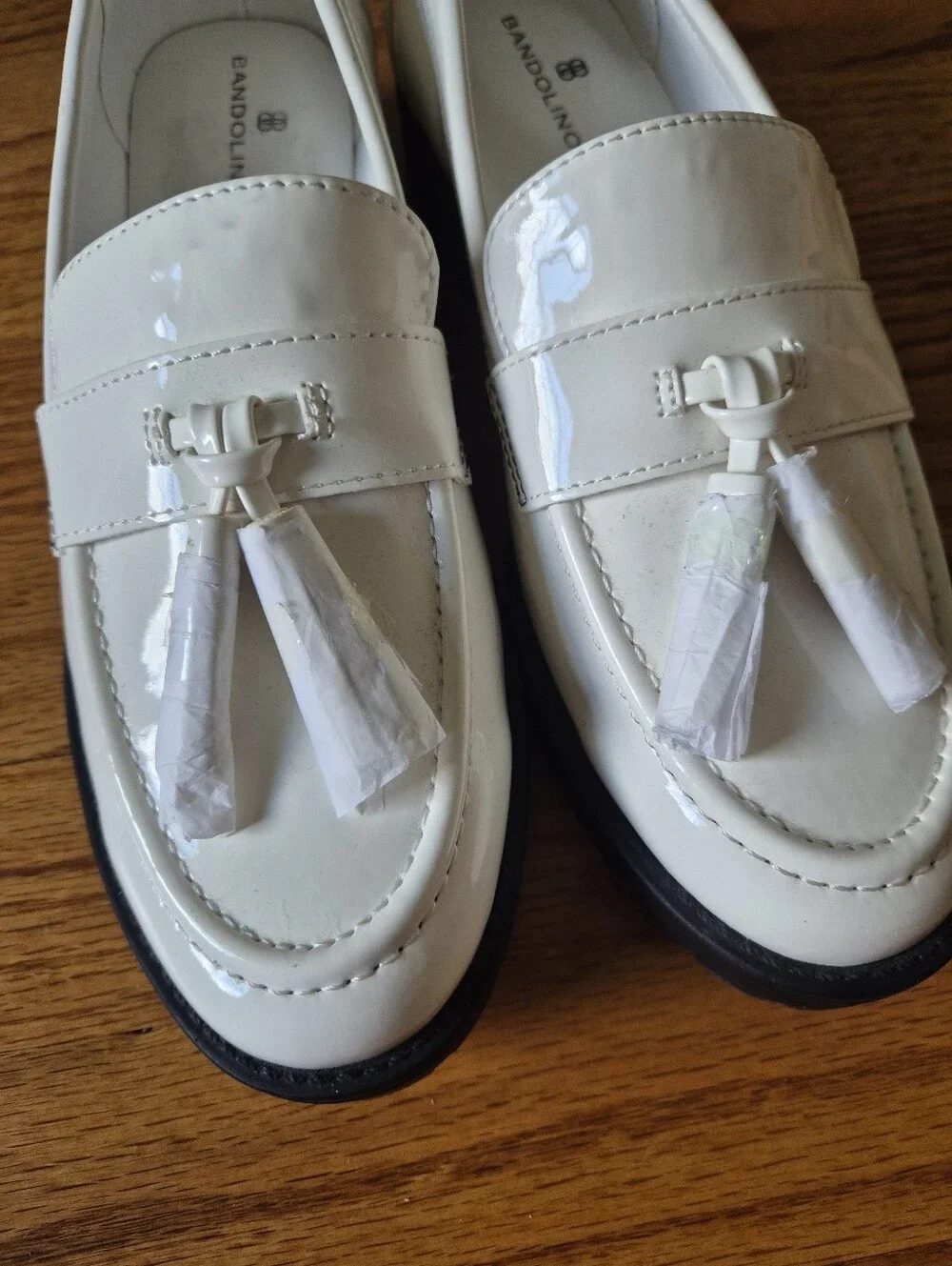 Bandolino White Patent Tassel Loafers, size 6,5 NWOB